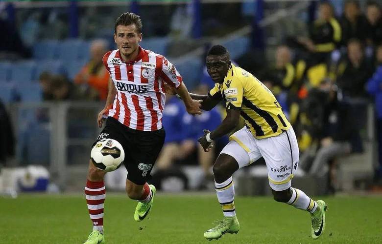 成三人进攻 成三人进攻