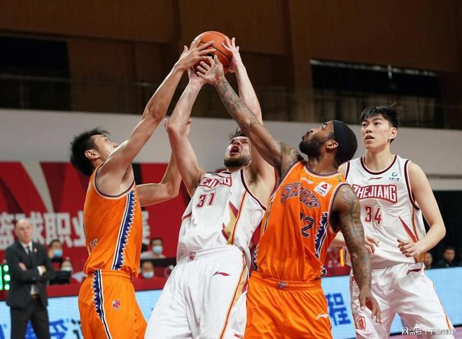 他们在中场 他们在中场