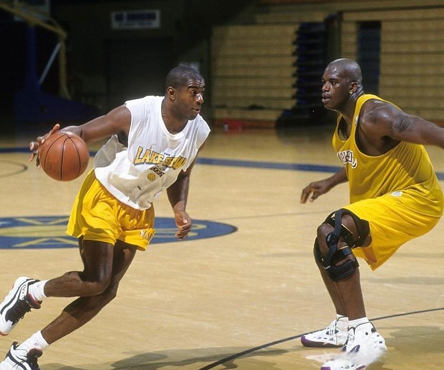 禁区前沿的 禁区前沿的